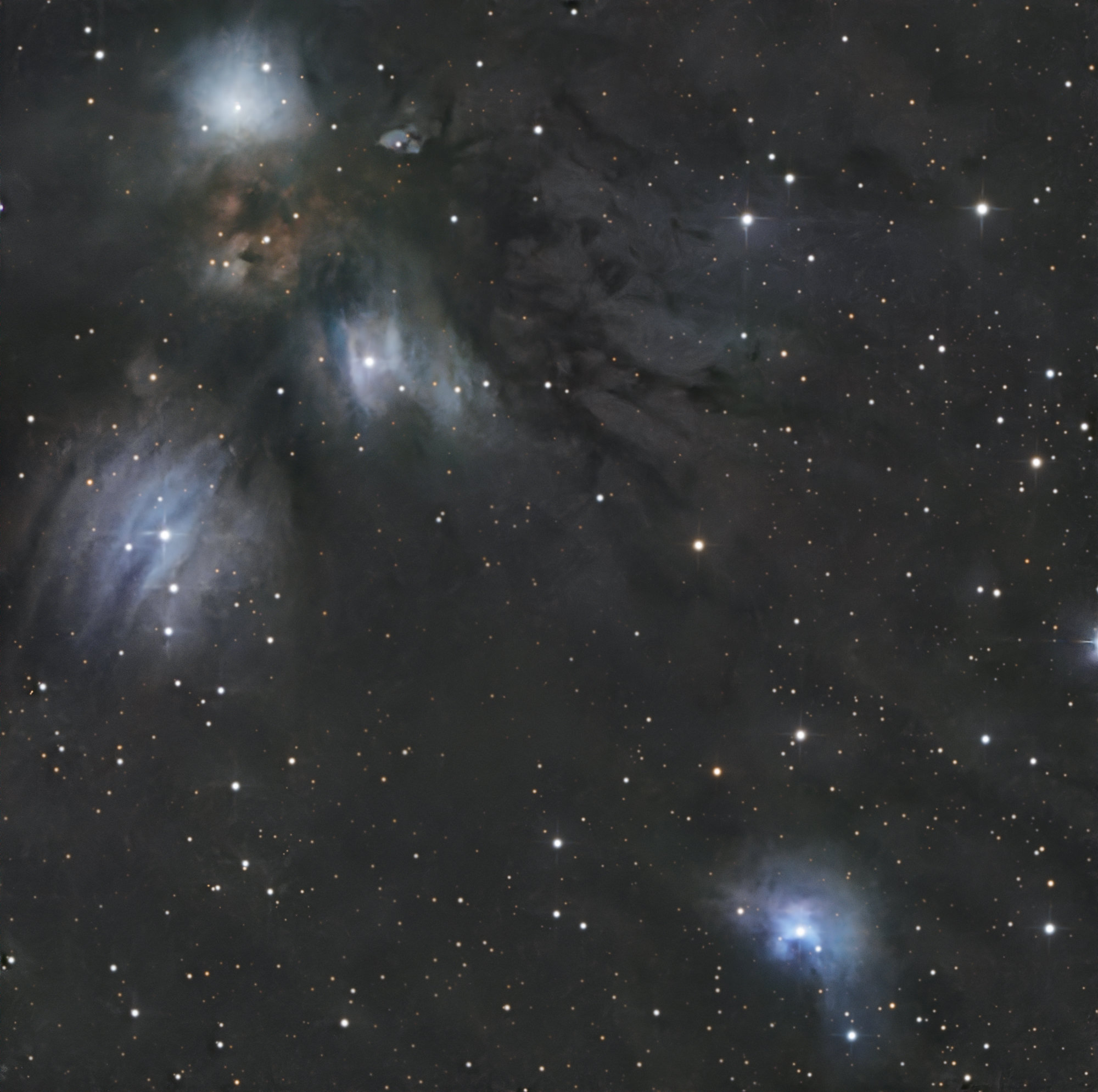 Der Engel Nebel NGC 2170 ist ein farbenprächtiger Nebelkomplex im Sternbild Einhorn.